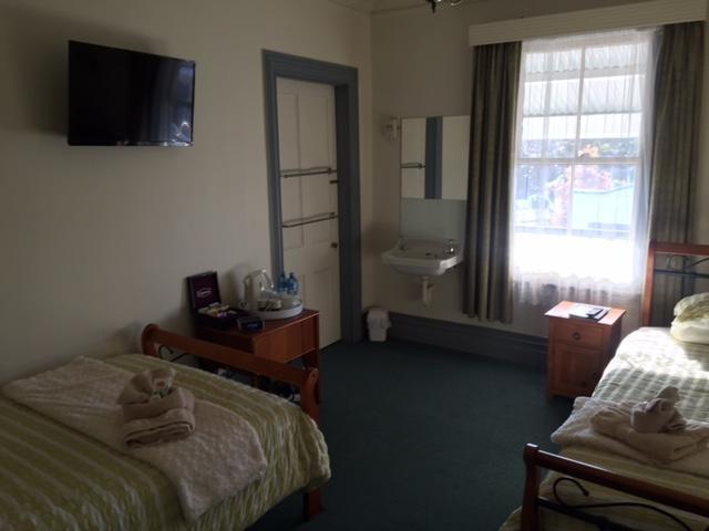 The Kentish Hotel Waiuku Bagian luar foto